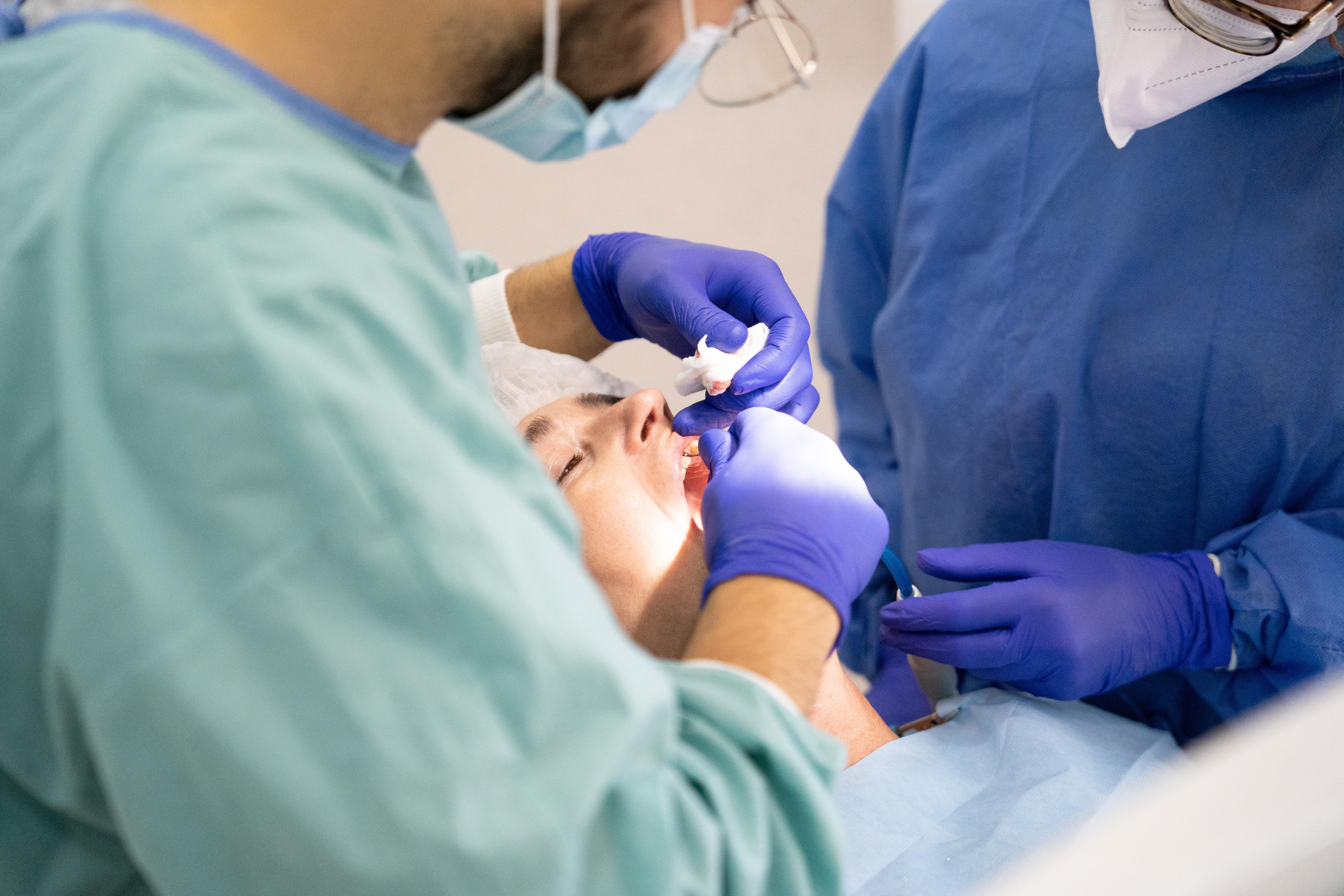 Quelles sont les précautions à prendre avant de se rendre chez un orthodontiste ?